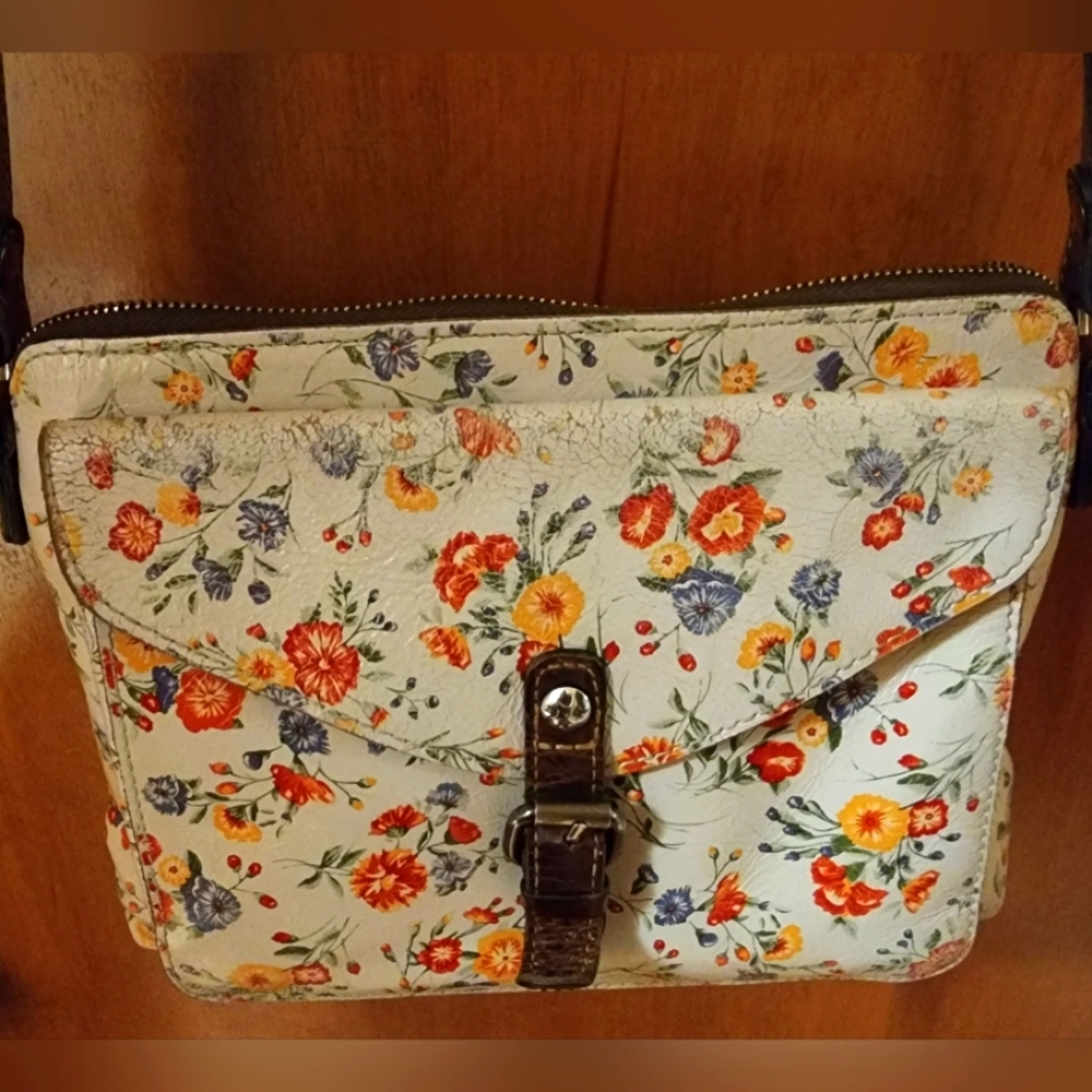 Patricia Nash shoulder/crossbows bag